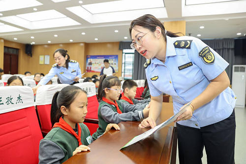 红淮护苗进校园 执法护航助成长
—— 淮北市文化市场综合行政执法支队开展主题活动