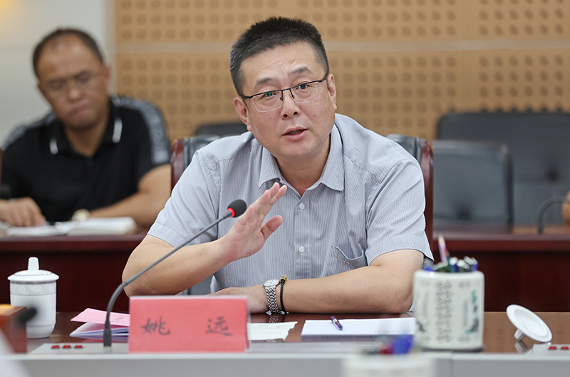 市委副书记,市长覃卫国与上海文广实业有限公司总经理姚远一行举行